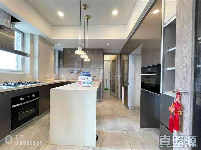 The Peak - Vivian Court 15