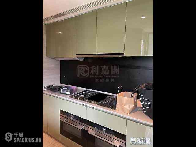 North Point - Fleur Pavilia Tower 1 09