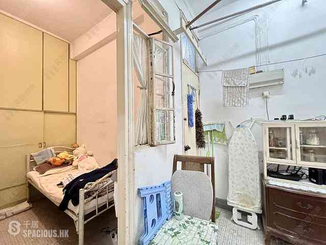 Mid Levels Central - Hong Lok Mansion 03