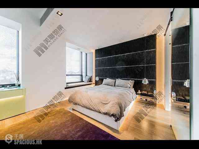 Wan Chai - The Gloucester 10