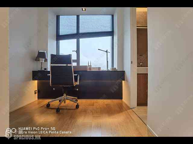 Wan Chai - The Gloucester 11