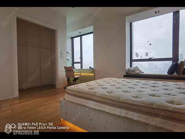 Wan Chai - The Gloucester 13