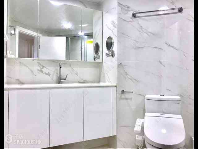 Wan Chai - Convention Plaza Apartments 04