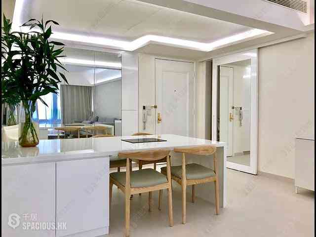 Wan Chai - Convention Plaza Apartments 06