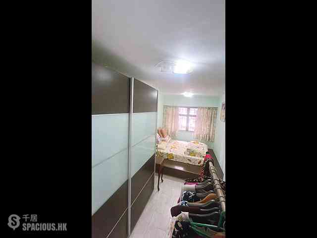 Shek Tong Tsui - Kwok Ga Building 05