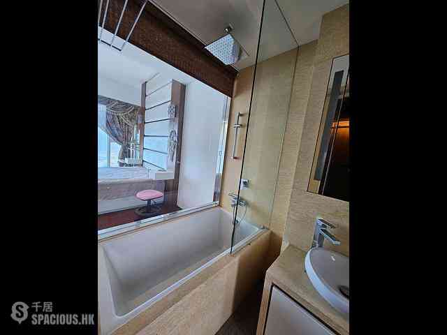 Tai Kok Tsui - One Silversea 12