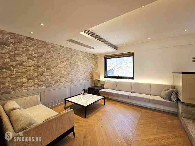 Chung Hom Kok - Pinewaver Villas 02