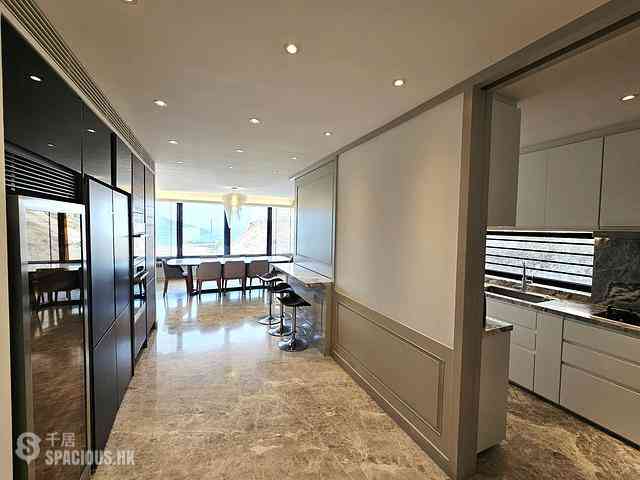 Chung Hom Kok - Pinewaver Villas 03