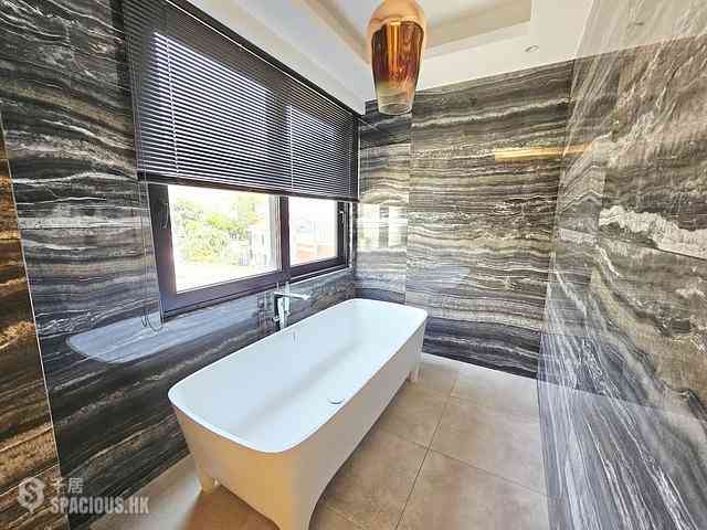 Chung Hom Kok - Pinewaver Villas 07