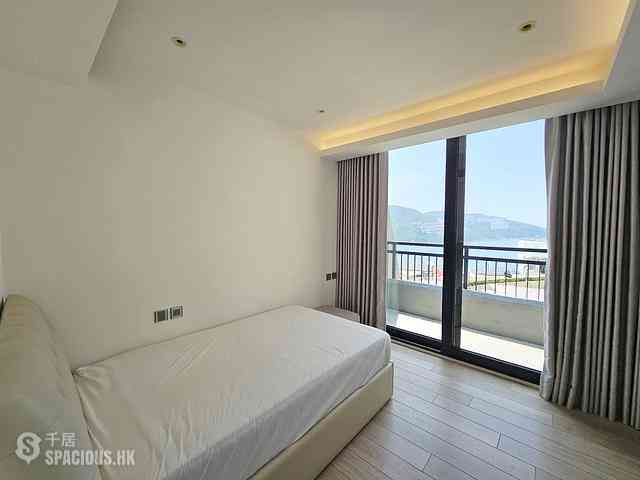 Chung Hom Kok - Pinewaver Villas 09