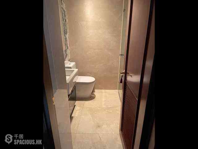 Wan Chai - The Avenue Phase 2 Block 2 04