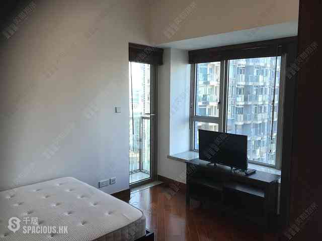 Wan Chai - The Avenue Phase 1 03