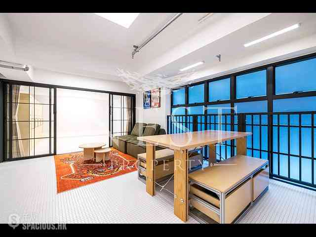 Central - 10, Gage Street 06