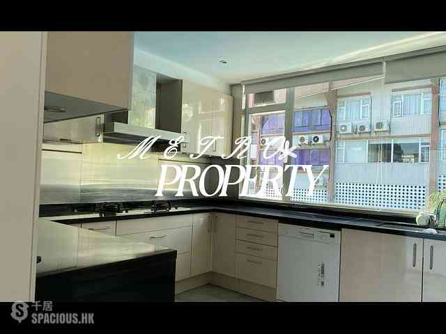 Chung Hom Kok - Cypresswaver Villas 09