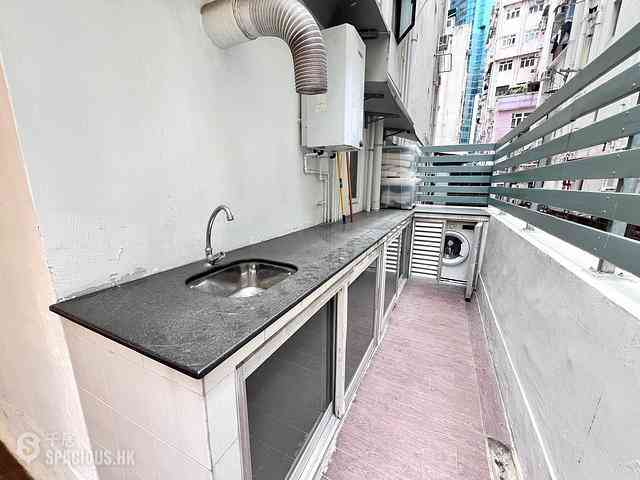 Wan Chai - Yen May Building 03
