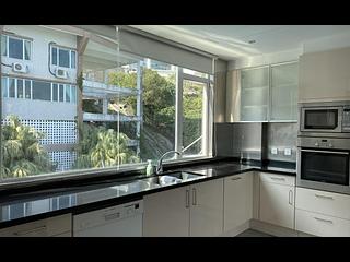Chung Hom Kok - Cypresswaver Villas Block B 07