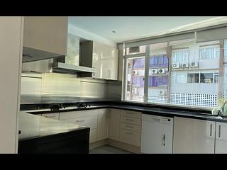 Chung Hom Kok - Cypresswaver Villas Block B 08