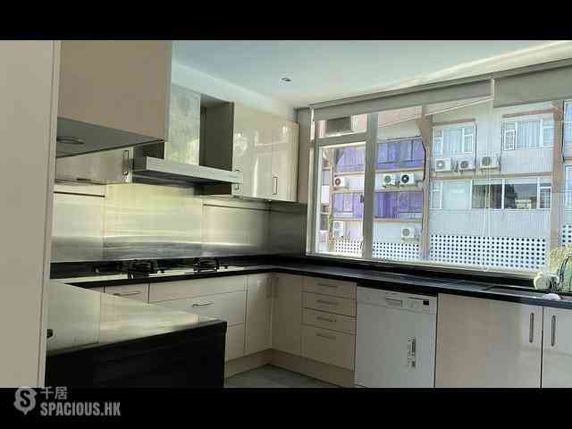 Chung Hom Kok - Cypresswaver Villas Block B 08