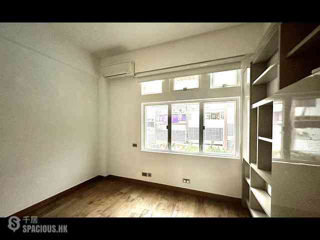 Chung Hom Kok - Cypresswaver Villas Block B 11