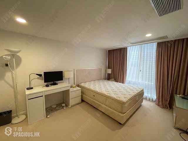 Wan Chai - Convention Plaza Apartments 09