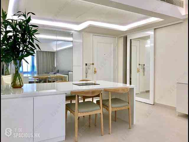 Wan Chai - Convention Plaza Apartments 02
