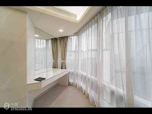 Wan Chai - Convention Plaza Apartments 08