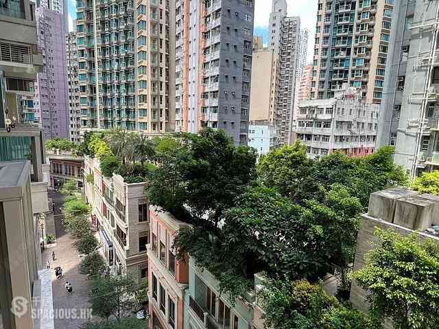 Wan Chai - The Avenue 01