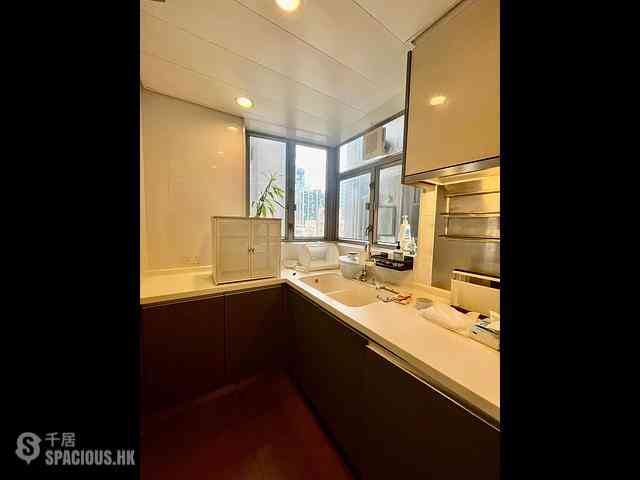 Sai Ying Pun - Island Crest Block 1 06