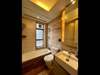Sai Ying Pun - Island Crest Block 1 08