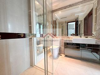 Wan Chai - The Avenue Phase 2 Block 2 06