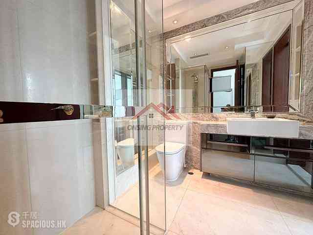 Wan Chai - The Avenue Phase 2 Block 2 06
