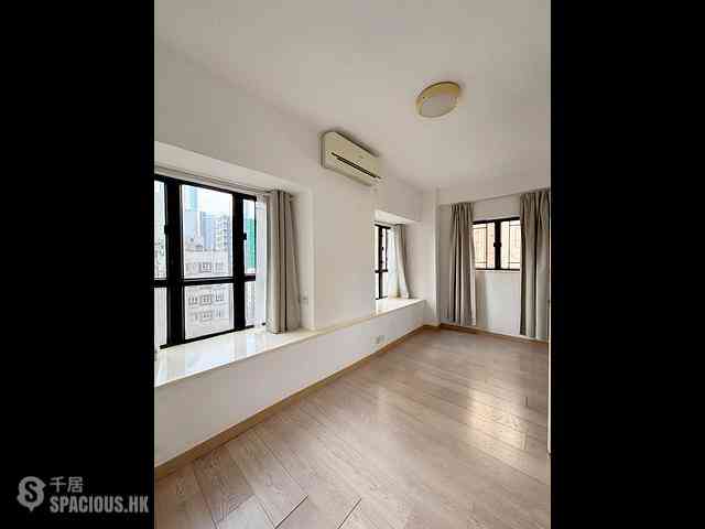 Wan Chai - Tai Yuen Court 03