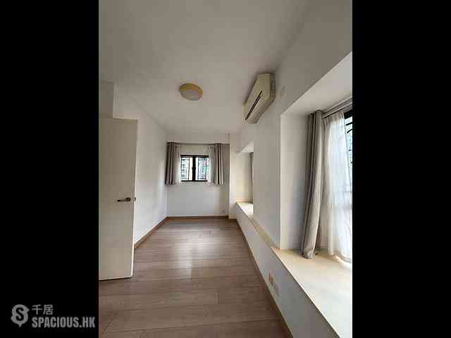 Wan Chai - Tai Yuen Court 04