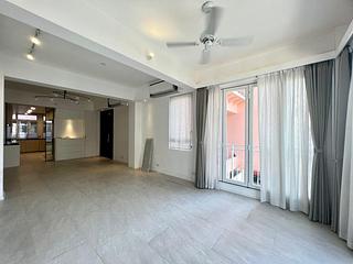 Pok Fu Lam - 18-24, Bisney Road 03