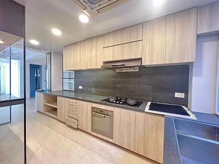 Pok Fu Lam - 18-24, Bisney Road 04