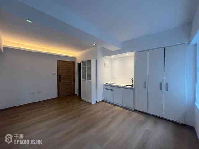 Mid Levels Central - Windsor Court 01