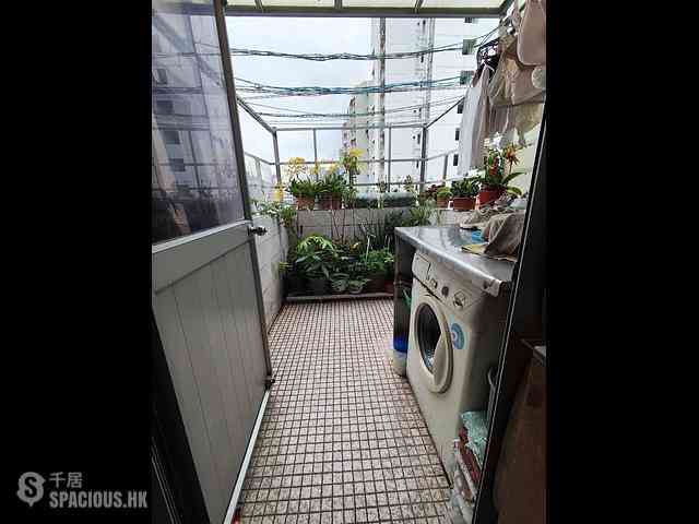 Sai Wan Ho - Lee Ga Building 01