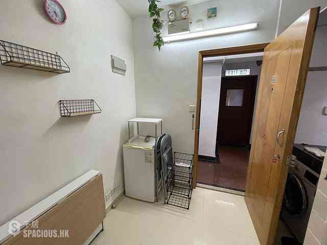 Sheung Wan - Man King Building 01