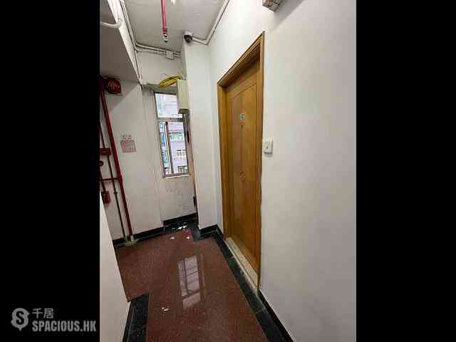 Sheung Wan - Man King Building 03