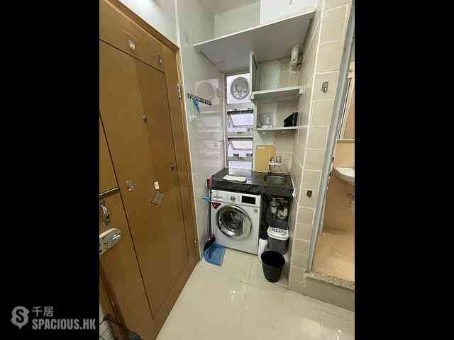 Sheung Wan - Man King Building 06