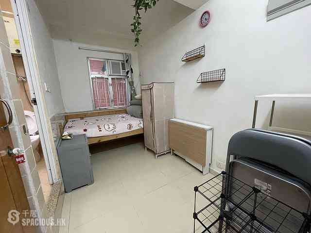 Sheung Wan - Man King Building 09