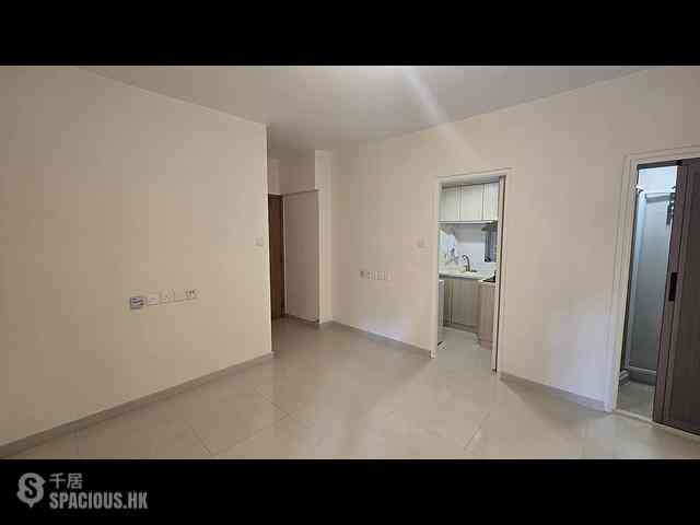 Mid Levels Central - On Fung Building 03