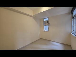 Mid Levels Central - On Fung Building 04
