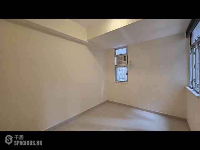 Mid Levels Central - On Fung Building 04
