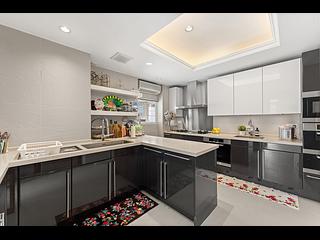Chung Hom Kok - Horizon Gardens 10