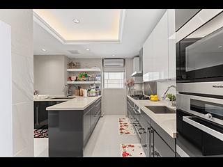 Chung Hom Kok - Horizon Gardens 11