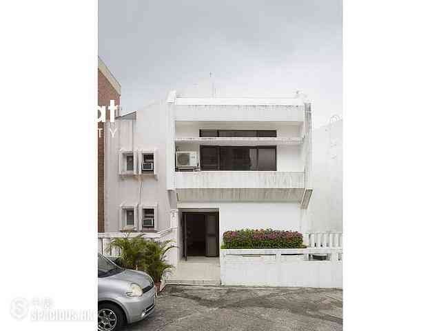 Chung Hom Kok - Coral Villas 02