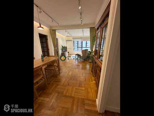 Mid Levels Central - Elegant Terrace 01