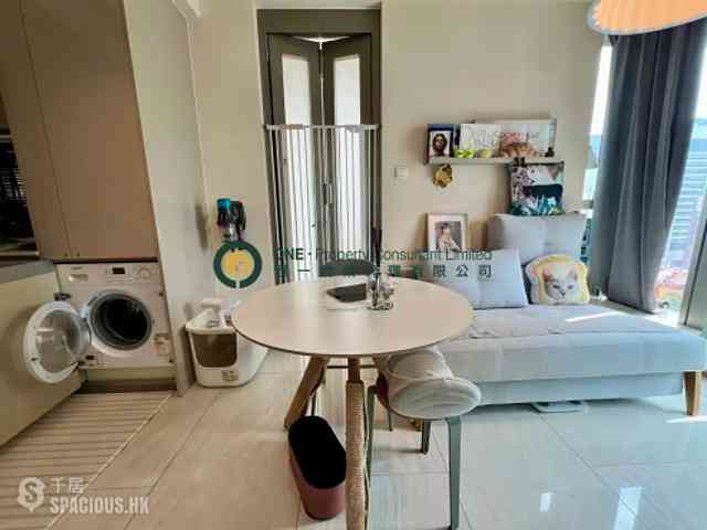 Sai Ying Pun - King's Hill 01