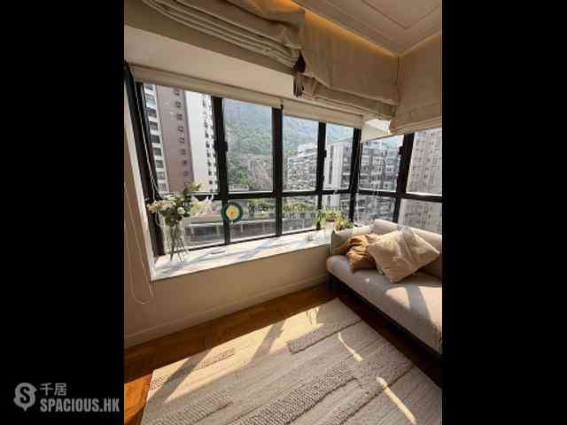 Mid Levels Central - Elegant Terrace 03